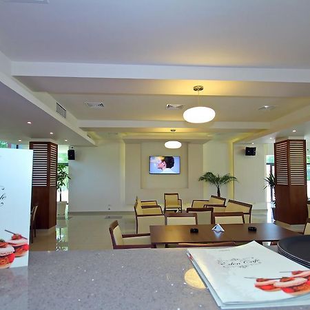 Hotel Eden Tulcea Bagian luar foto