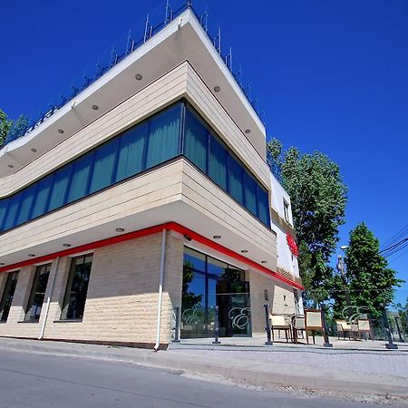 Hotel Eden Tulcea Bagian luar foto