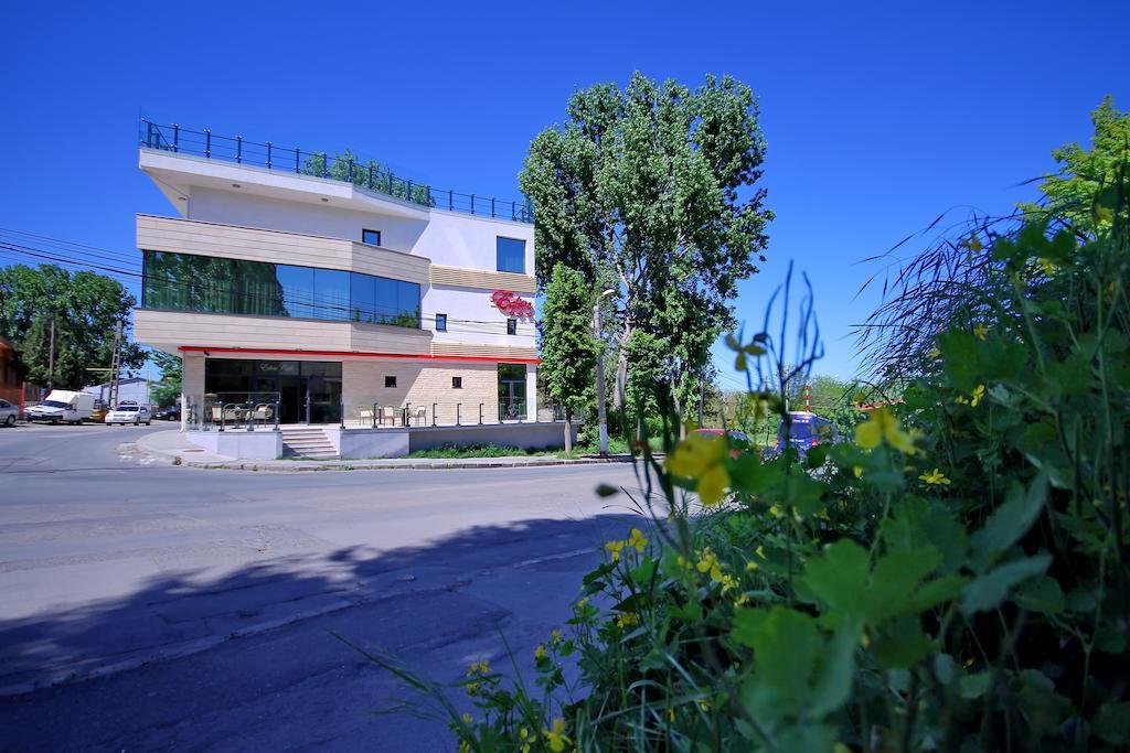 Hotel Eden Tulcea Bagian luar foto
