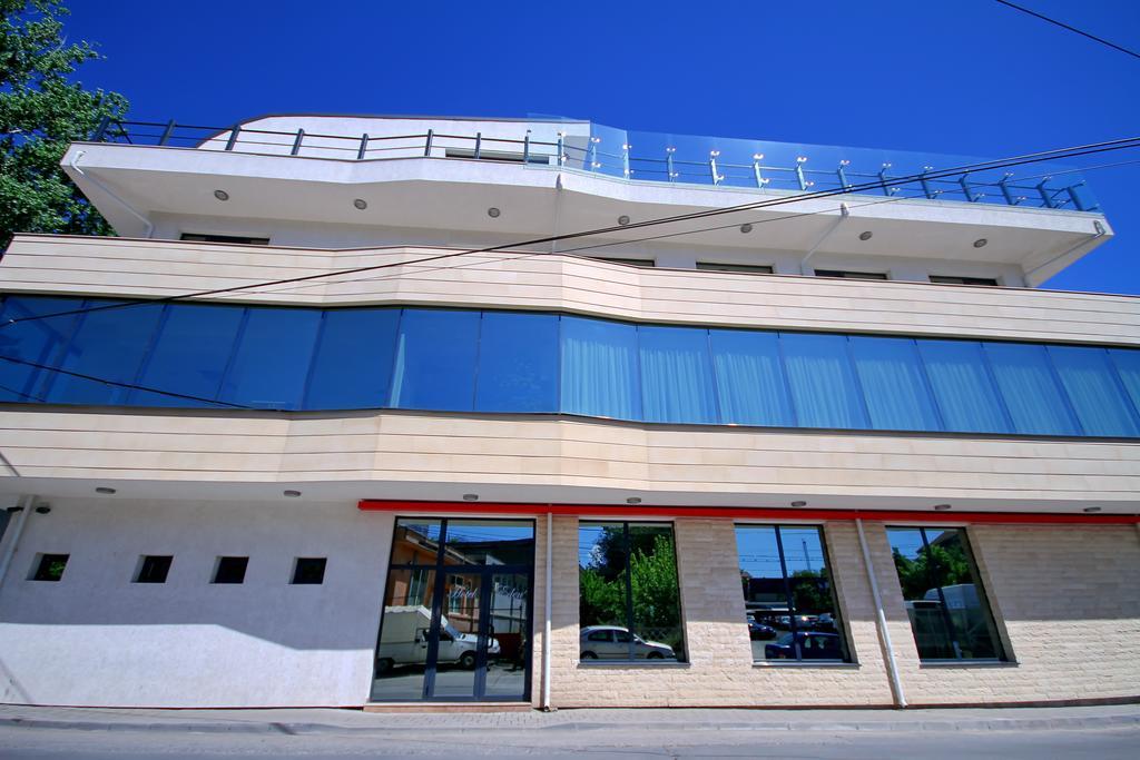 Hotel Eden Tulcea Bagian luar foto