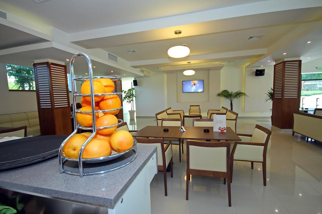 Hotel Eden Tulcea Bagian luar foto