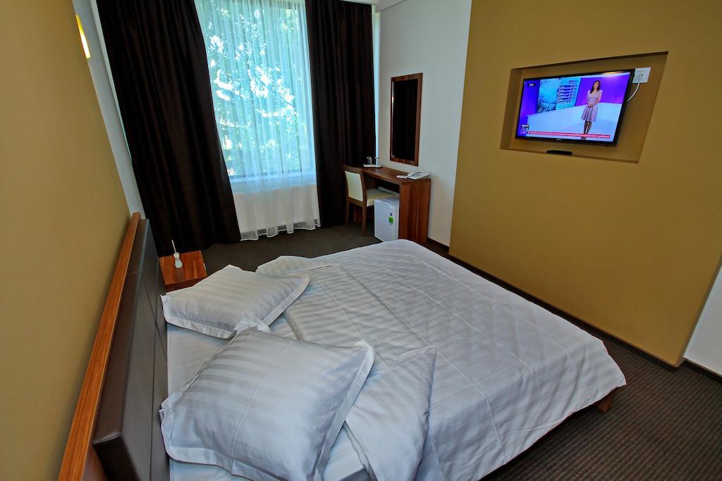 Hotel Eden Tulcea Bagian luar foto