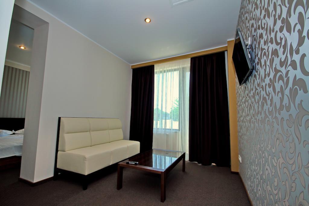 Hotel Eden Tulcea Bagian luar foto